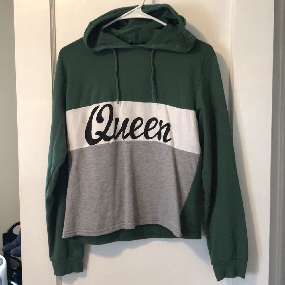 “Queen” crop top sweatshirt hoodie